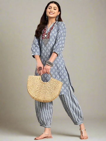 Women's Trendy Printed Cotton Blend Straight Kurta With Pant
