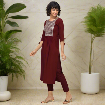 Women's Cotton Blend Maroon Kurta With Pant
